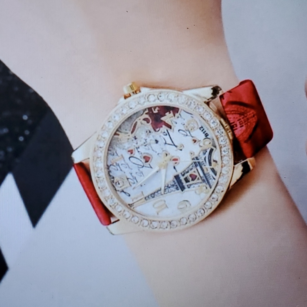Eiffel Tower Red/Silver Quartz Round Watch